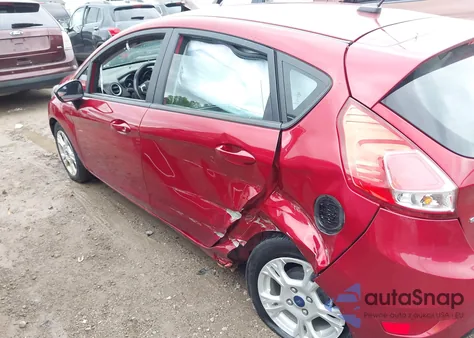 2014 Ford Fiesta Se z USA, uszkodzony, nr VIN 3FADP4EJ8EM240168